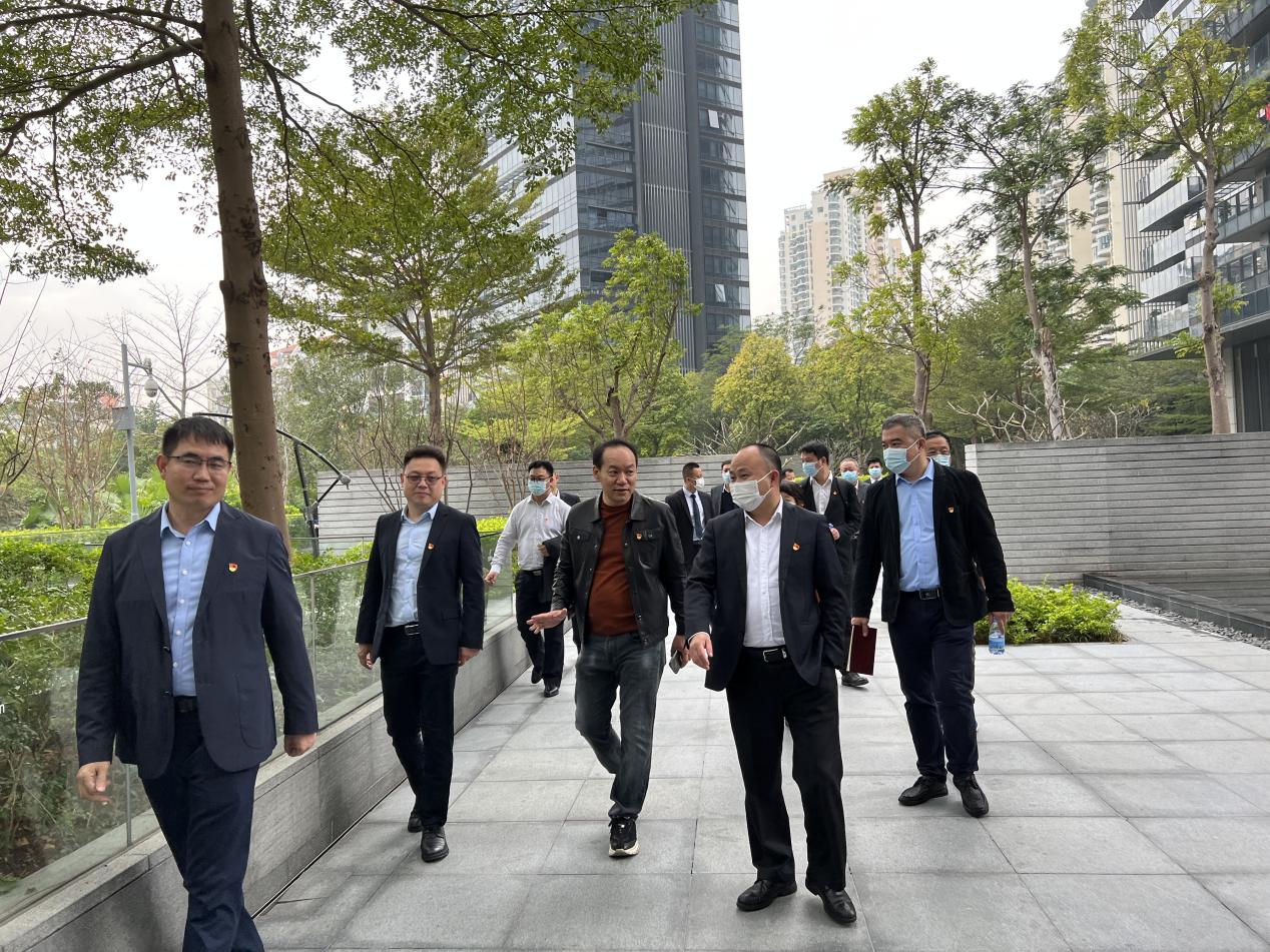 黨建引領(lǐng)物業(yè)服務(wù)行業(yè)高質(zhì)量發(fā)展 南山區(qū)物業(yè)管理指導(dǎo)委員會(huì)促進(jìn)聯(lián)合會(huì)黨委與華僑城物業(yè)(集團(tuán))聯(lián)合開(kāi)展主題黨日活動(dòng)